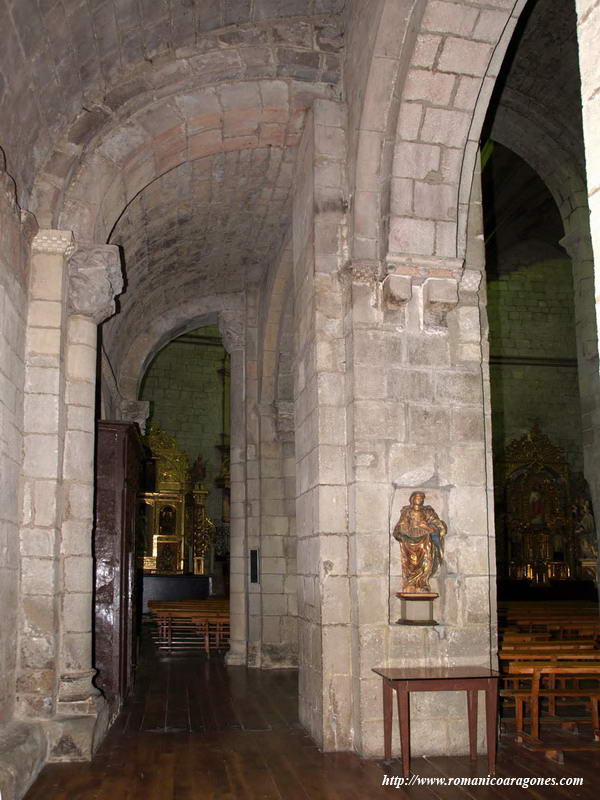 NAVE LATERAL SUR HACIA LOS PIES